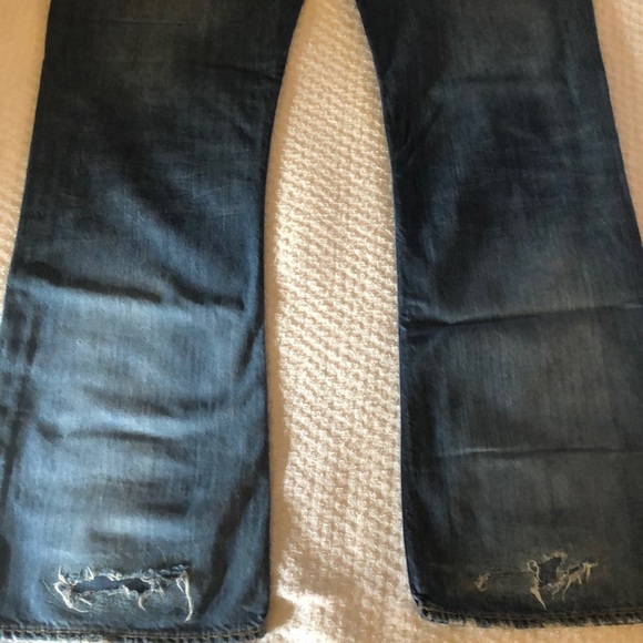 Slightly worn Distressed Guess Jeans - Picture 4 of 4